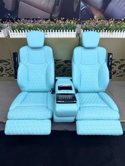 تويوتا LC300 مقاعد فاخرة